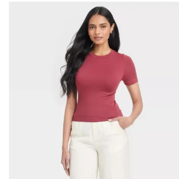 NWT Women's T-shirt - Picture 1 of 1